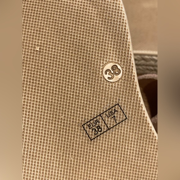 Musse & Cloud Sandals, Size 7 - Picture 8 of 12